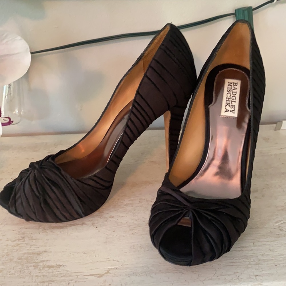Badgley Mischka peep toe pumps